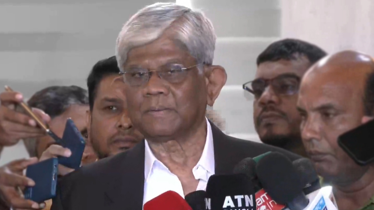 নির্বাচনে পুলিশের ব্যবহারের জন্য ৪০ হাজার বডি ক্যামেরা: অর্থ উপদেষ্টা